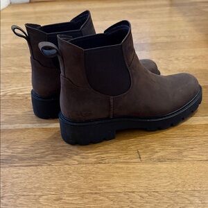 UGG Chelsea Boots